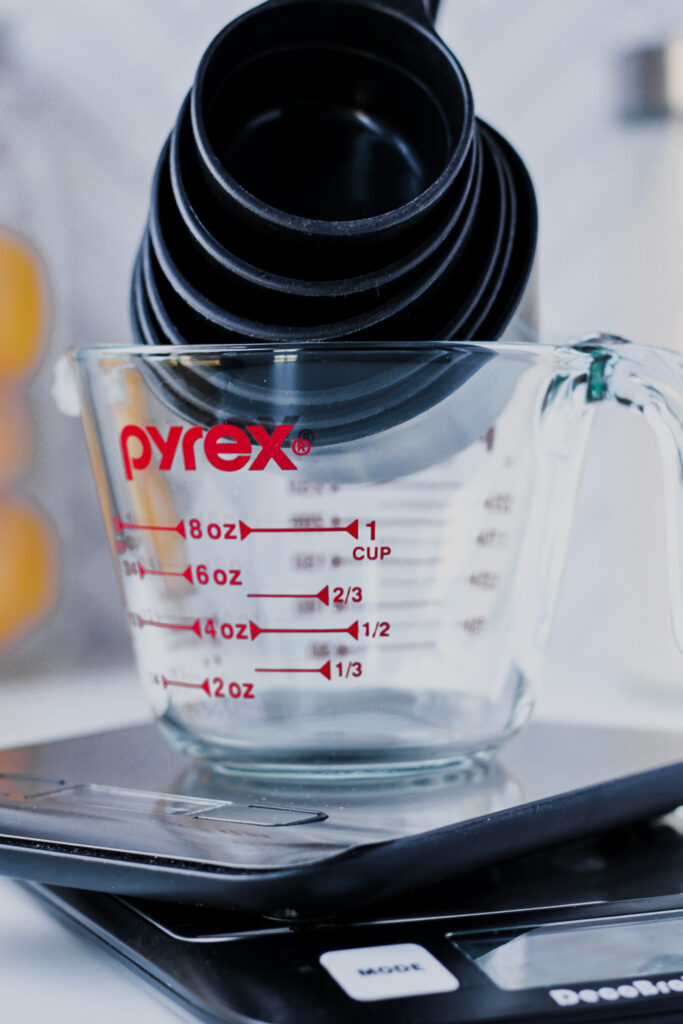 Measuring cups, measuring glass, electronic scale