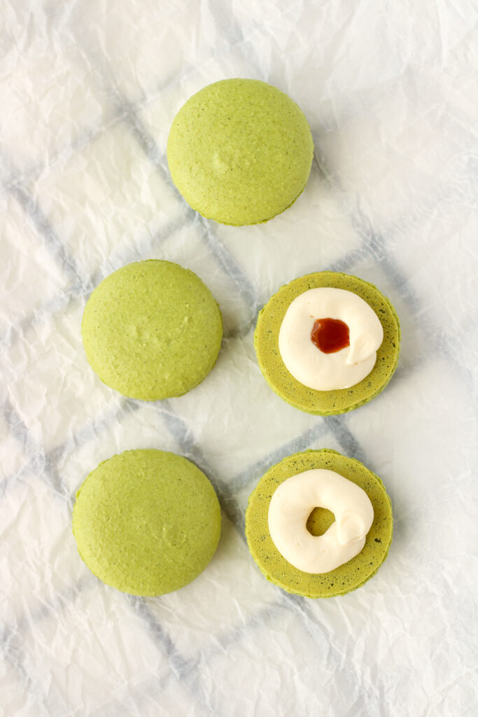 Filling Dirty Matcha Macarons